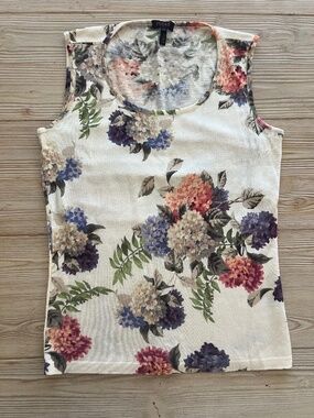 Escada Floral Knit Top. Wool, Silk, cashmere blend. Size x-small